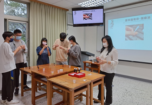 111.11.16「生命教育講座：如何用香氣懂我自己？」